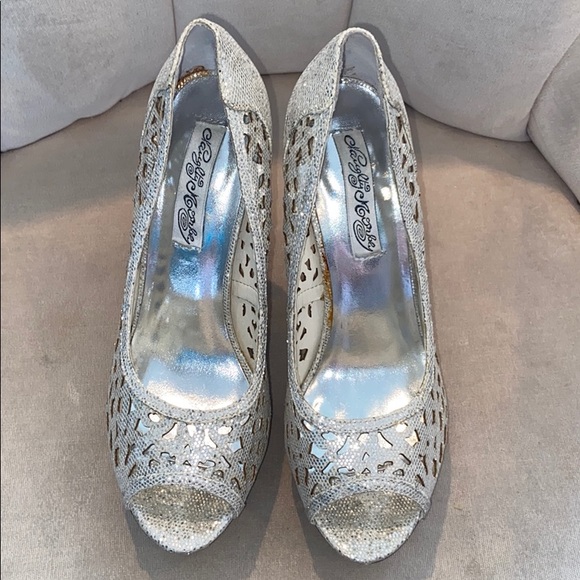 🔥SALE🔥Naughty Monkey sparkly peep toe heels - Picture 6 of 7